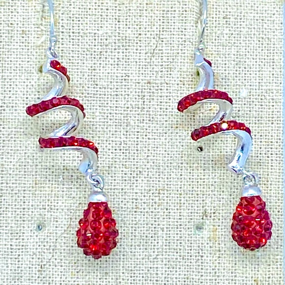 Red Dangle Earrings 🔥 3 for $20 - Picture 1 of 3